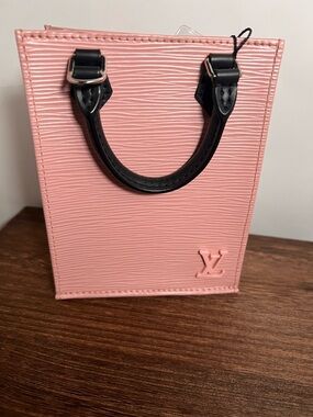Louis Vuitton Petit Sac Plat in Rose Ballerine Epi leather